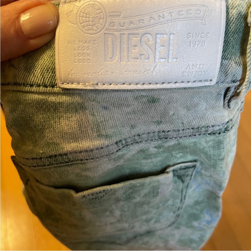 Green Multi Print Women Jeans - Picture 3 of 4
